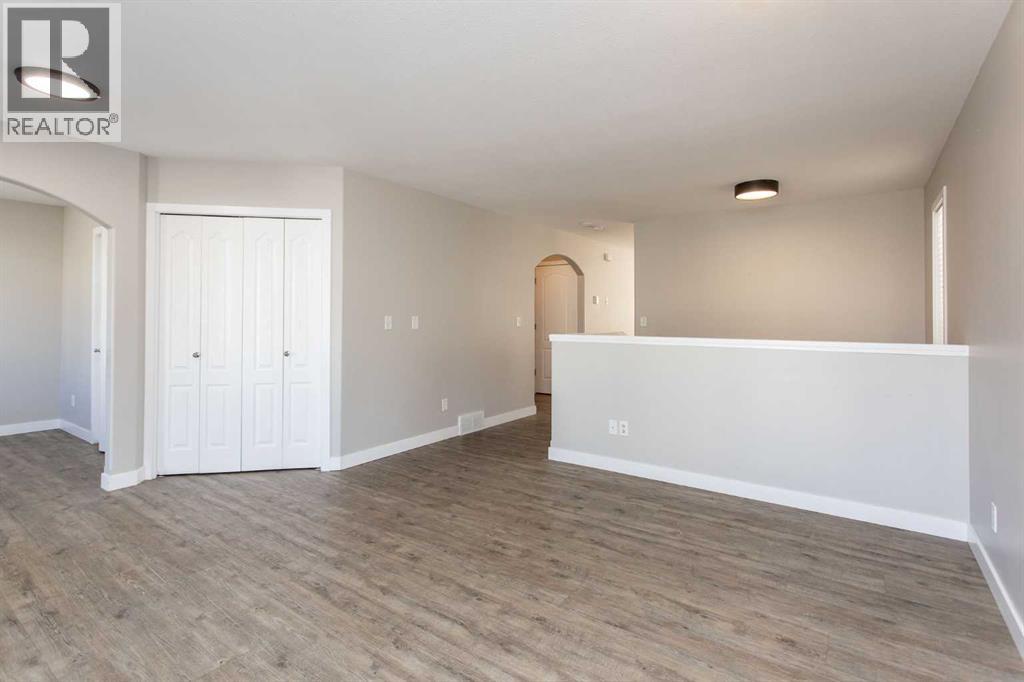 Photo 11 of 37 Wade Close, Red Deer AB