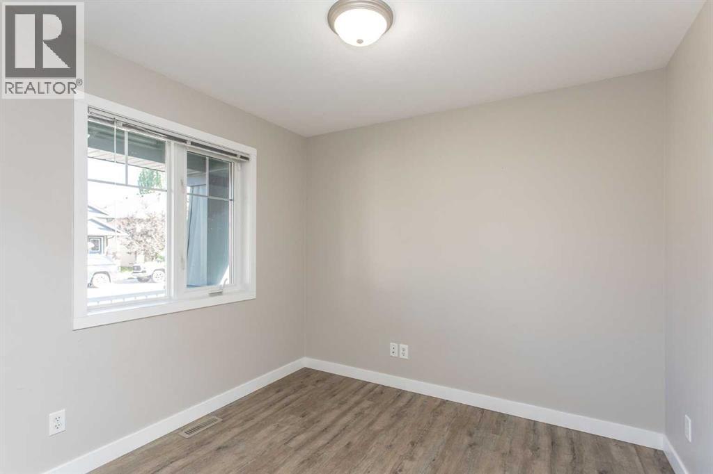 Photo 10 of 37 Wade Close, Red Deer AB