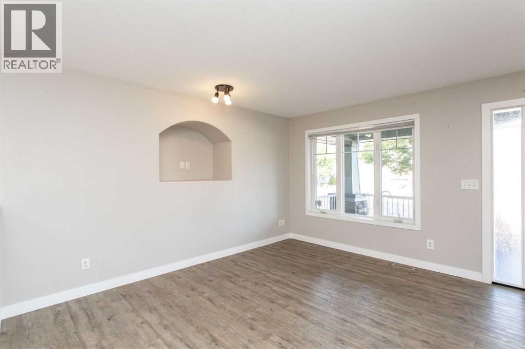Photo 9 of 37 Wade Close, Red Deer AB