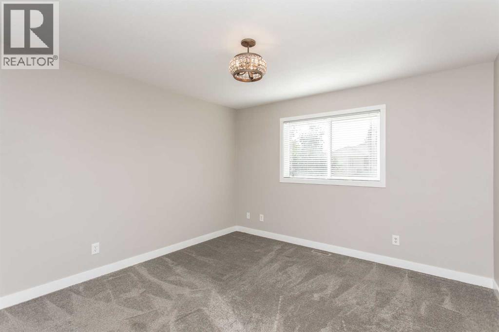 Photo 23 of 37 Wade Close, Red Deer AB