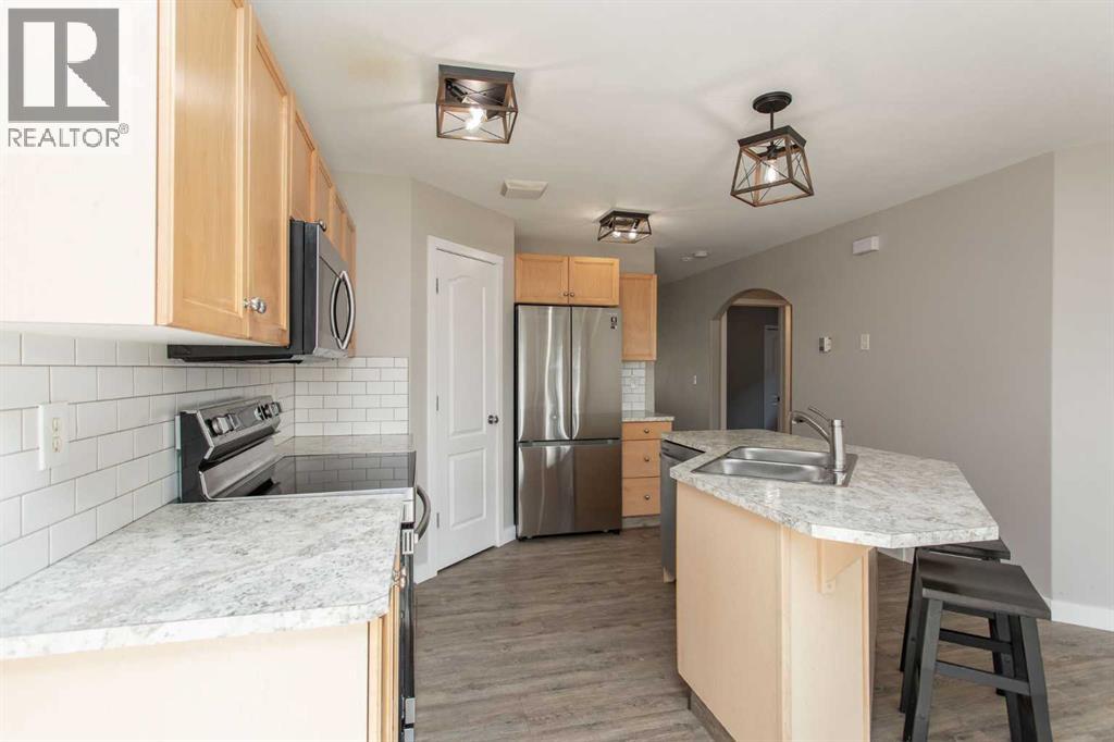 Photo 7 of 37 Wade Close, Red Deer AB