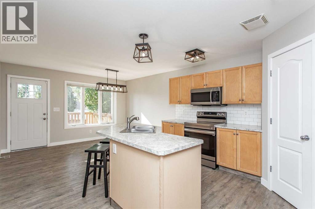 Photo 13 of 37 Wade Close, Red Deer AB