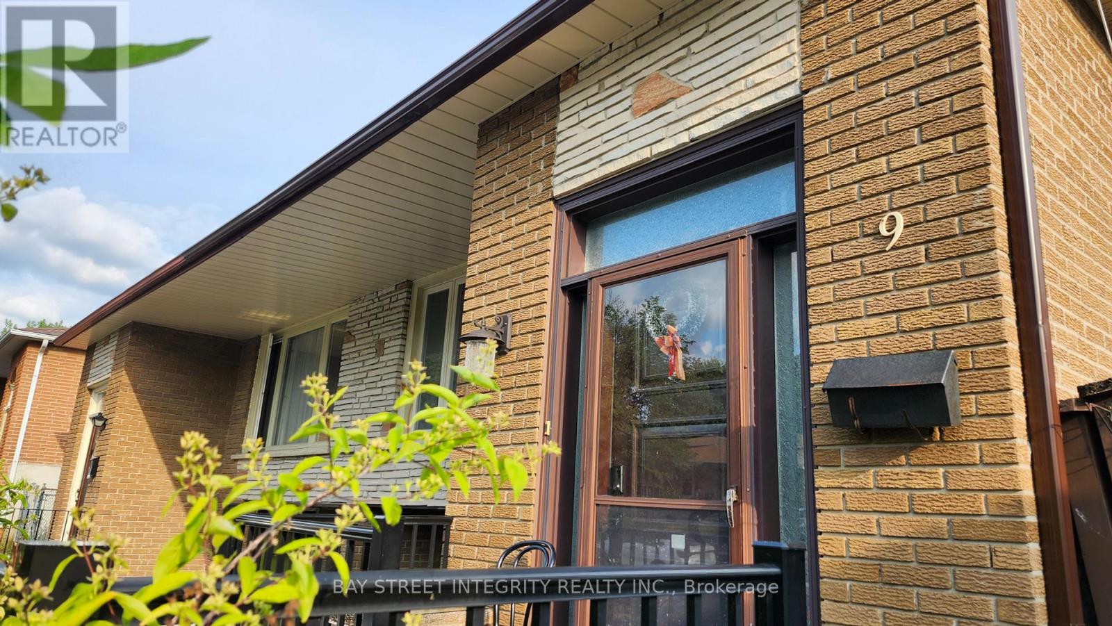 Photo 1 of 9 Mentor Boulevard, Toronto ON
