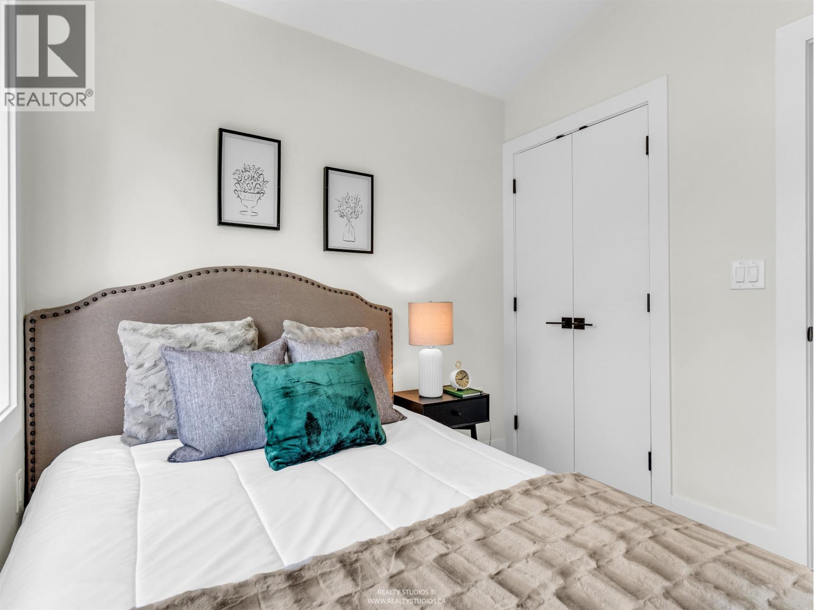 Photo 1 of 2 5221 Clarendon Street, Vancouver BC