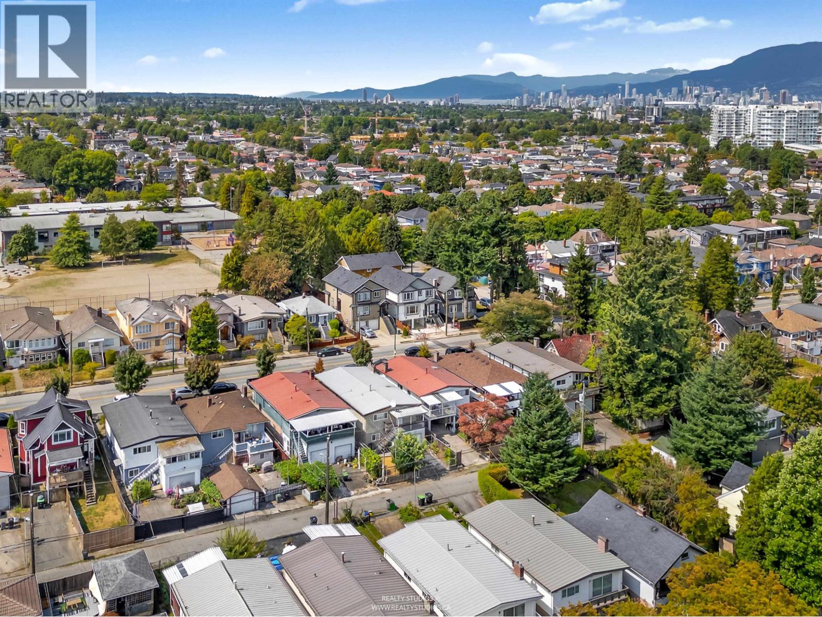 Photo 21 of 2 5221 Clarendon Street, Vancouver BC