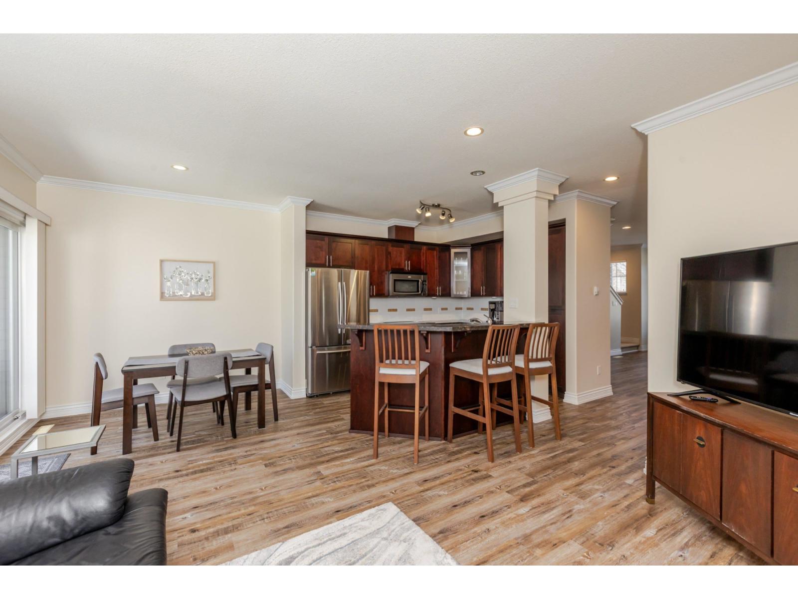 Photo 14 of 40 19330 69 Avenue, Surrey BC
