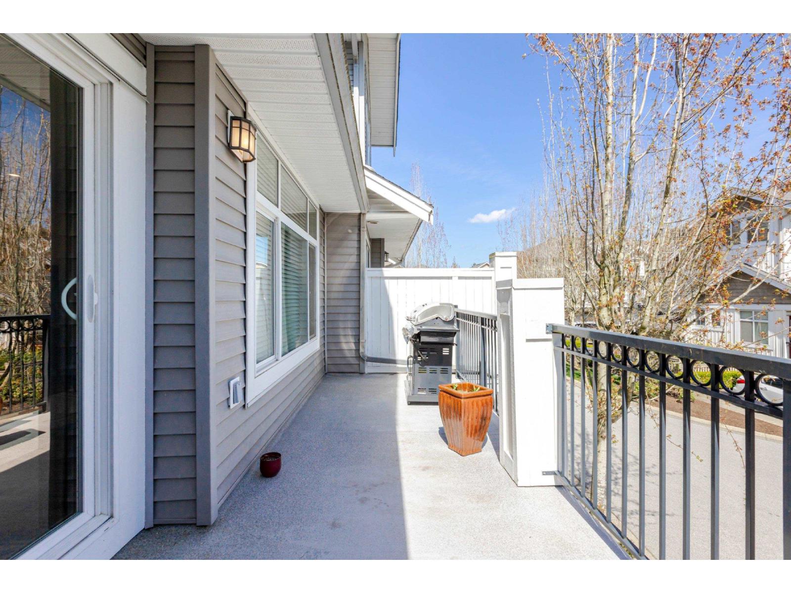 Photo 23 of 40 19330 69 Avenue, Surrey BC