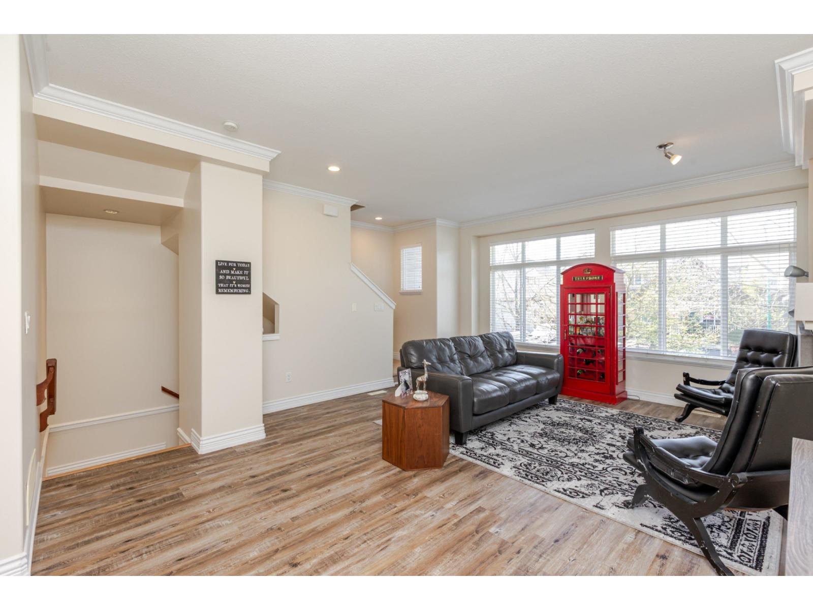 Photo 9 of 40 19330 69 Avenue, Surrey BC