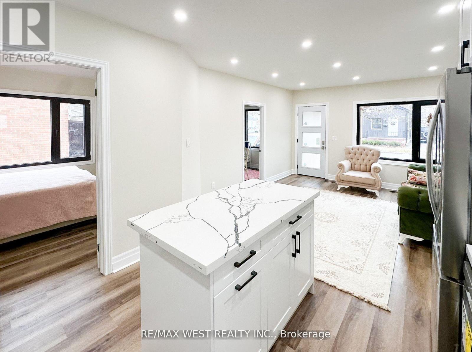 Photo 8 of 28 Concord Avenue, St Catharines ON