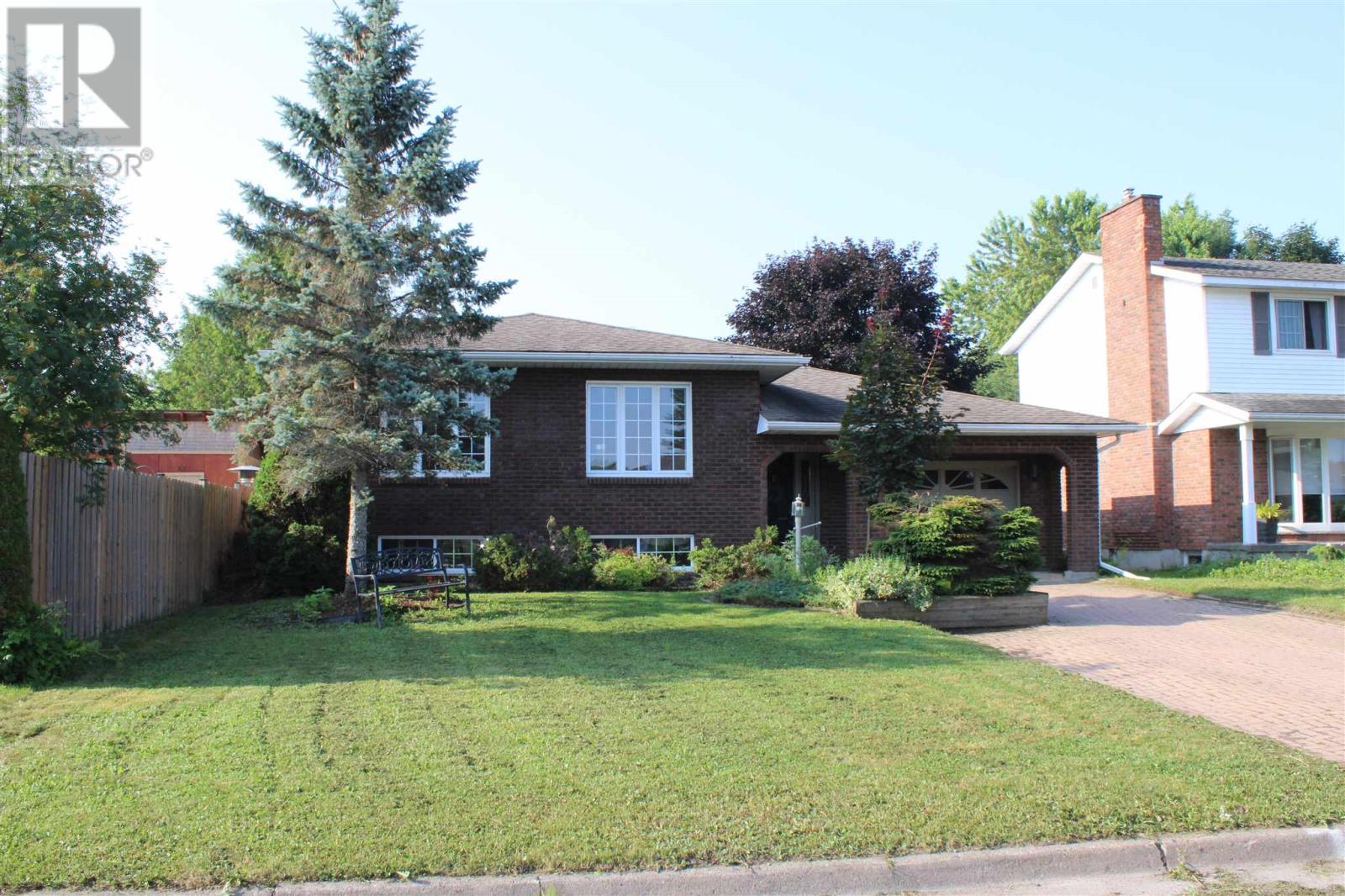 Photo 2 of 96 Golf Range Cres, Sault Ste Marie ON