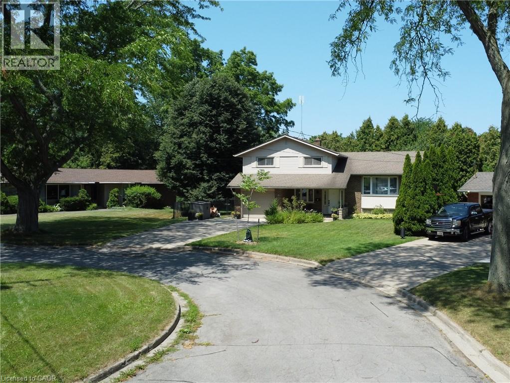 Photo 1 of 3 Colonial Court, St Catharines ON