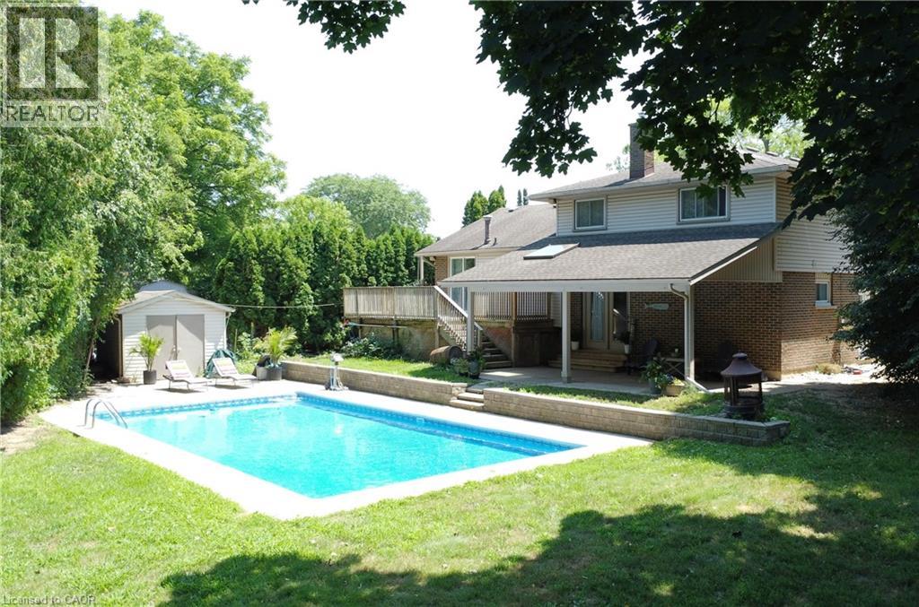 Photo 2 of 3 Colonial Court, St Catharines ON