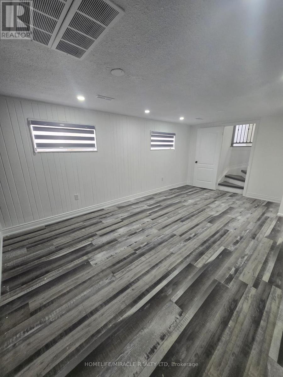 Photo 23 of 3 Sylvia Street, Barrie ON