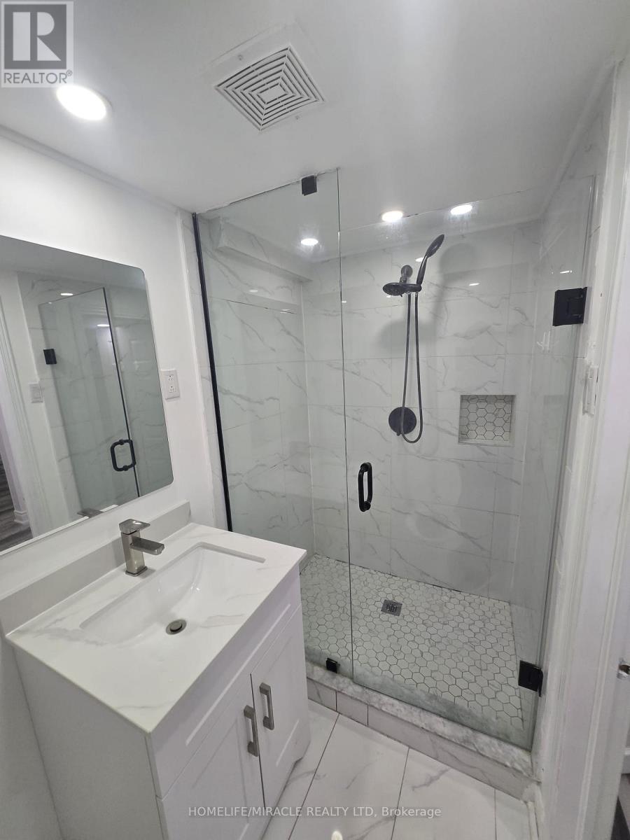 Photo 26 of 3 Sylvia Street, Barrie ON