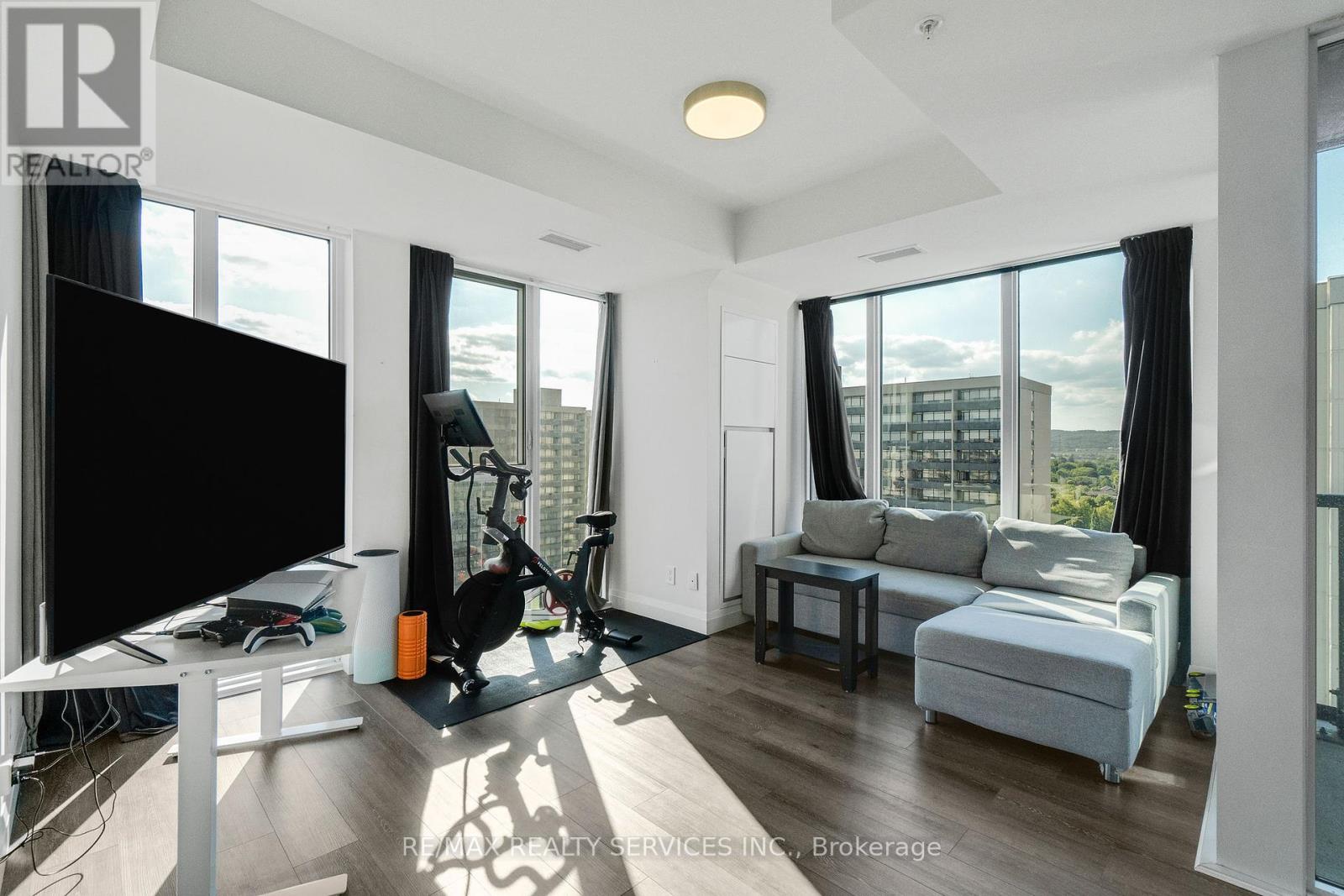 Photo 10 of 1302 500 Brock Avenue, Burlington ON