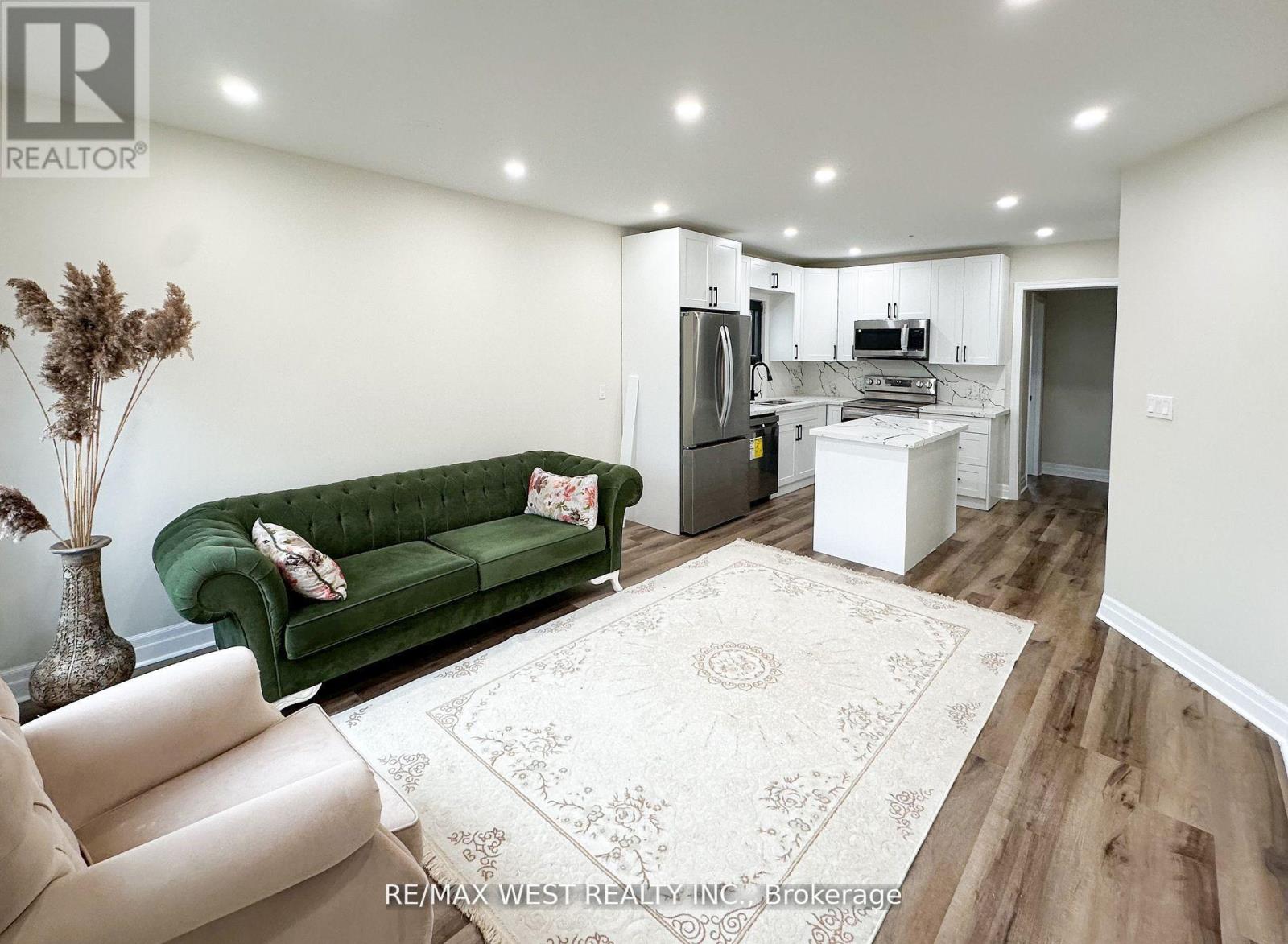 Photo 5 of 28 Concord Avenue, St Catharines ON