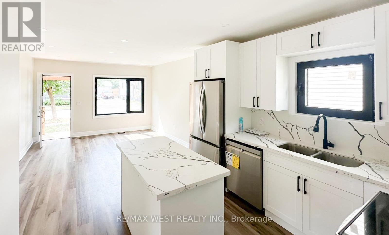 Photo 6 of 28 Concord Avenue, St Catharines ON