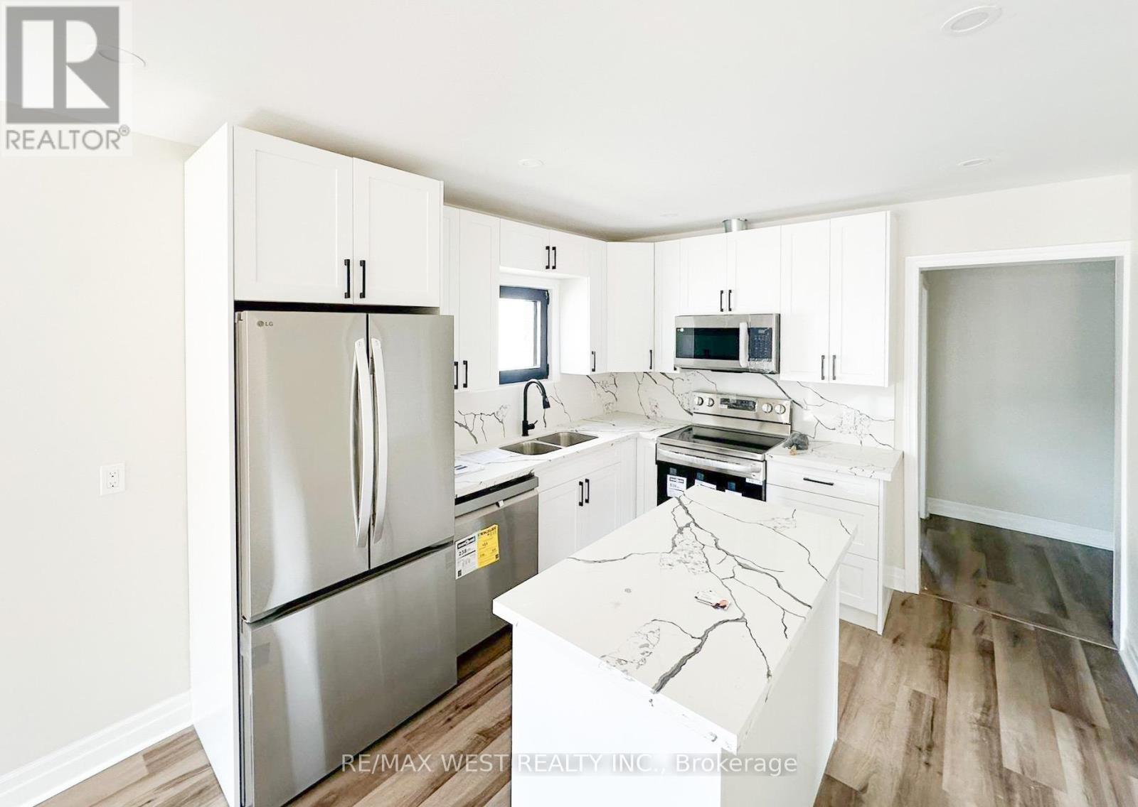 Photo 7 of 28 Concord Avenue, St Catharines ON