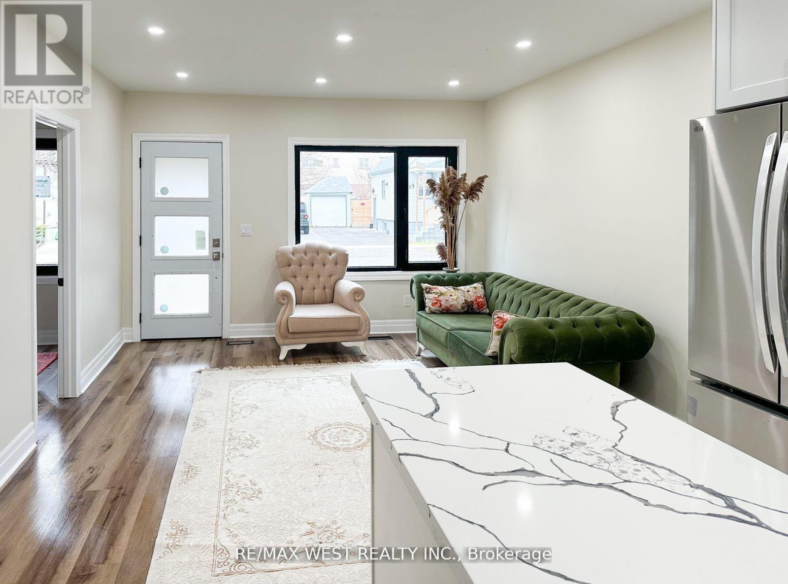 Photo 3 of 28 Concord Avenue, St Catharines ON