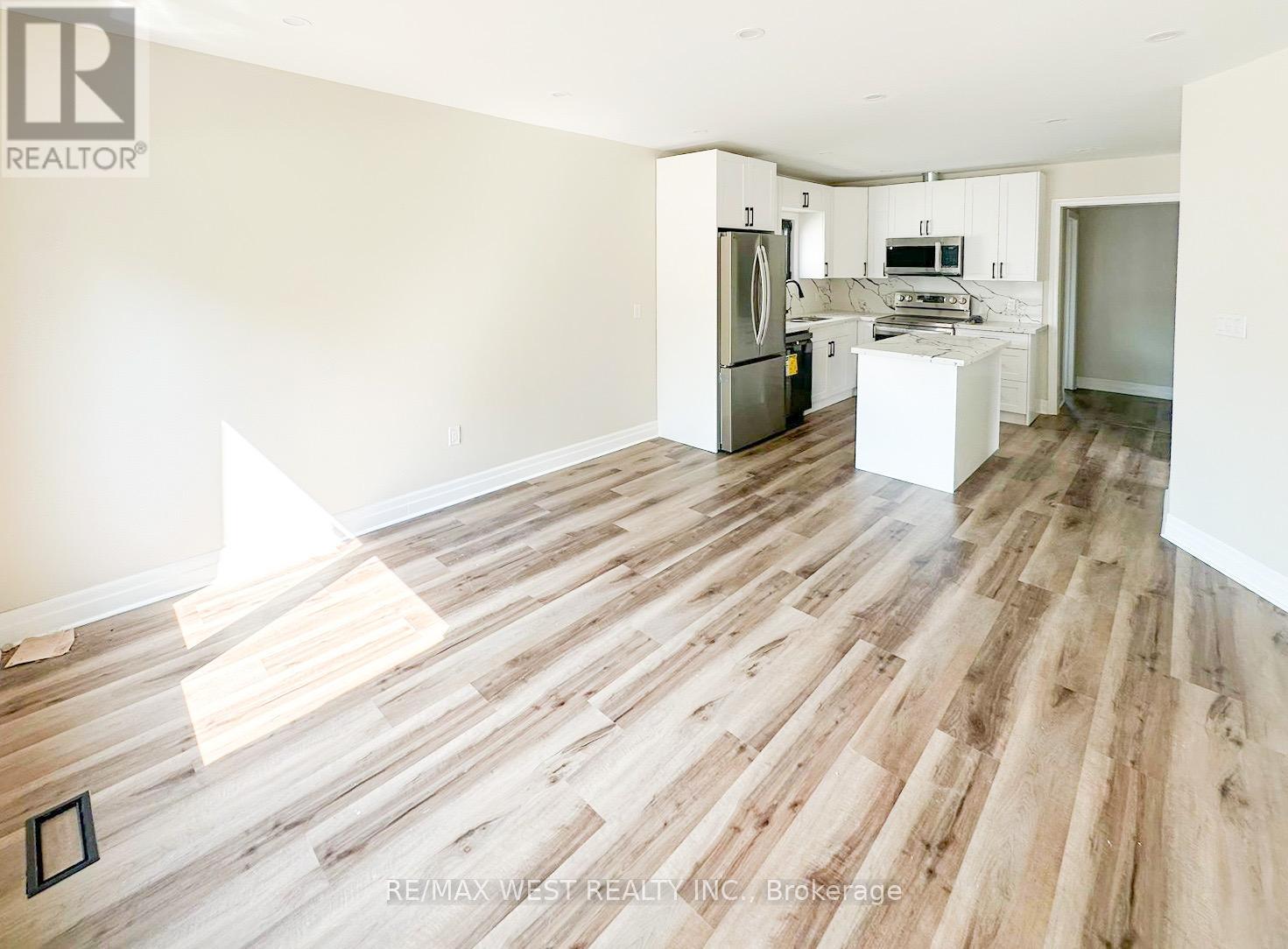 Photo 4 of 28 Concord Avenue, St Catharines ON