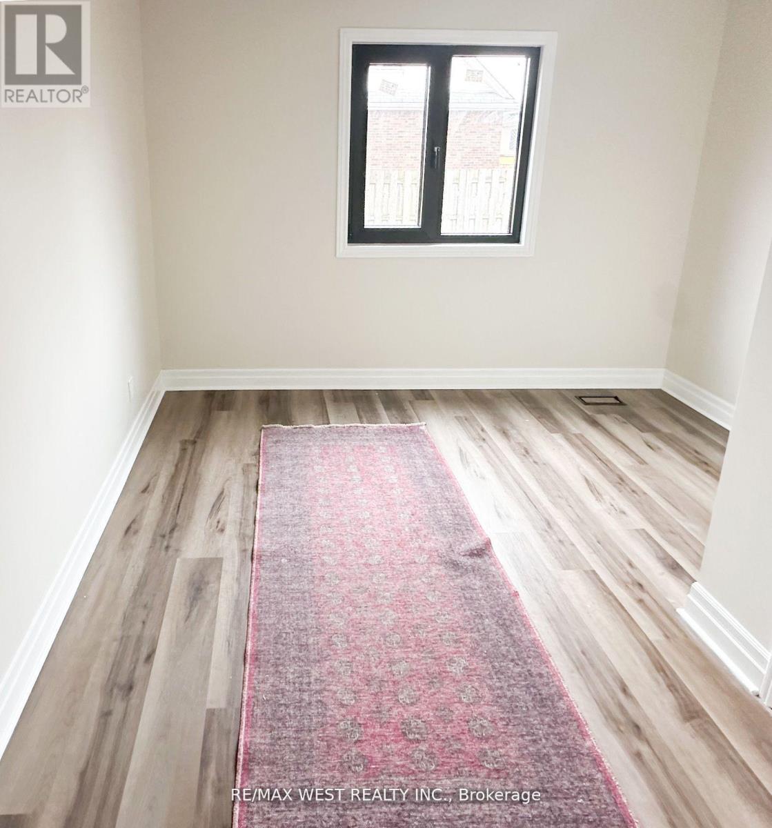 Photo 13 of 28 Concord Avenue, St Catharines ON