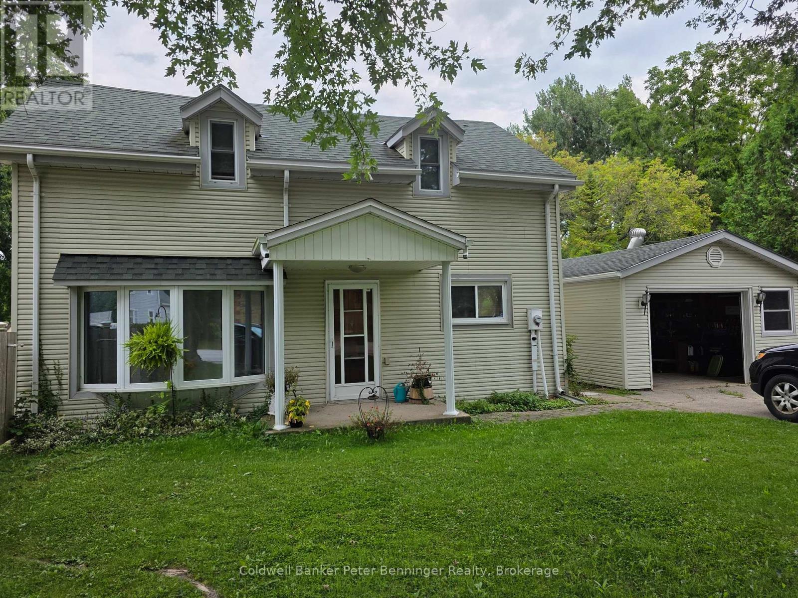 233 QUEEN STREET S