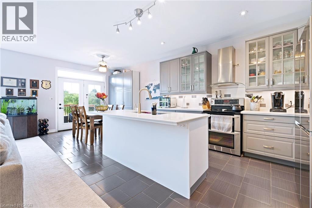 Photo 43 of 17 Manorwood Drive, Smithville ON