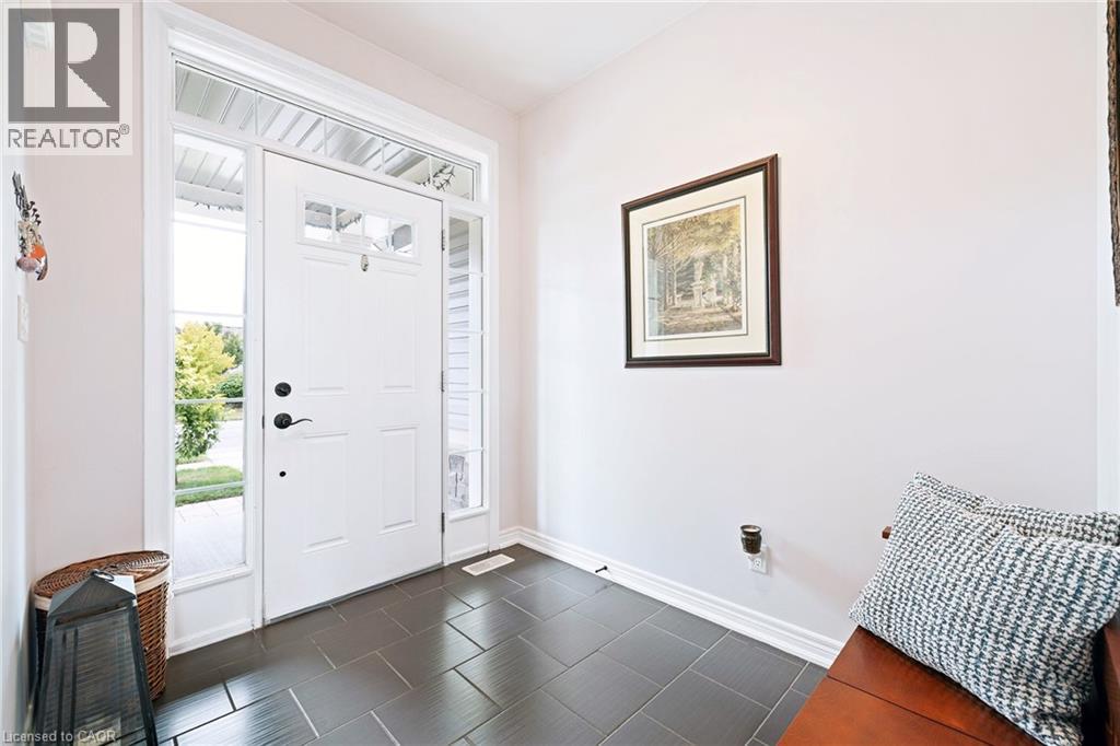 Photo 41 of 17 Manorwood Drive, Smithville ON