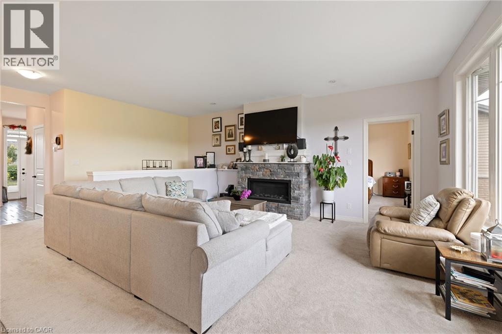 Photo 3 of 17 Manorwood Drive, Smithville ON