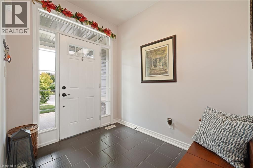 Photo 40 of 17 Manorwood Drive, Smithville ON