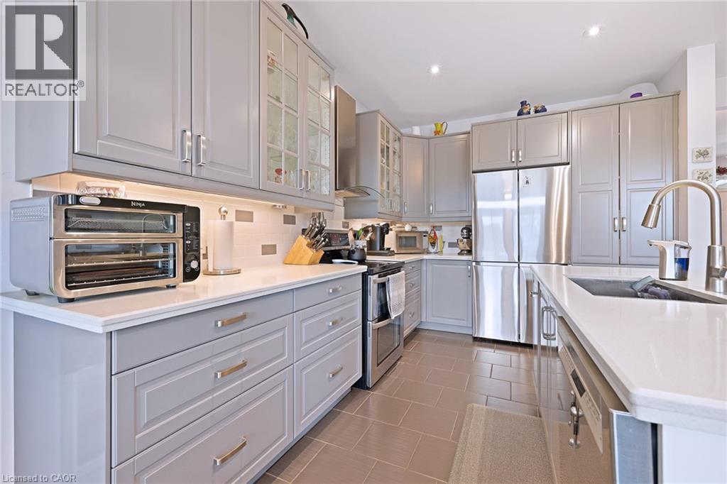 Photo 42 of 17 Manorwood Drive, Smithville ON