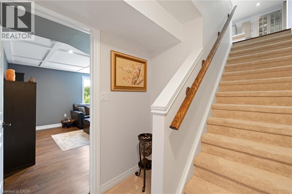 Photo 38 of 17 Manorwood Drive, Smithville ON