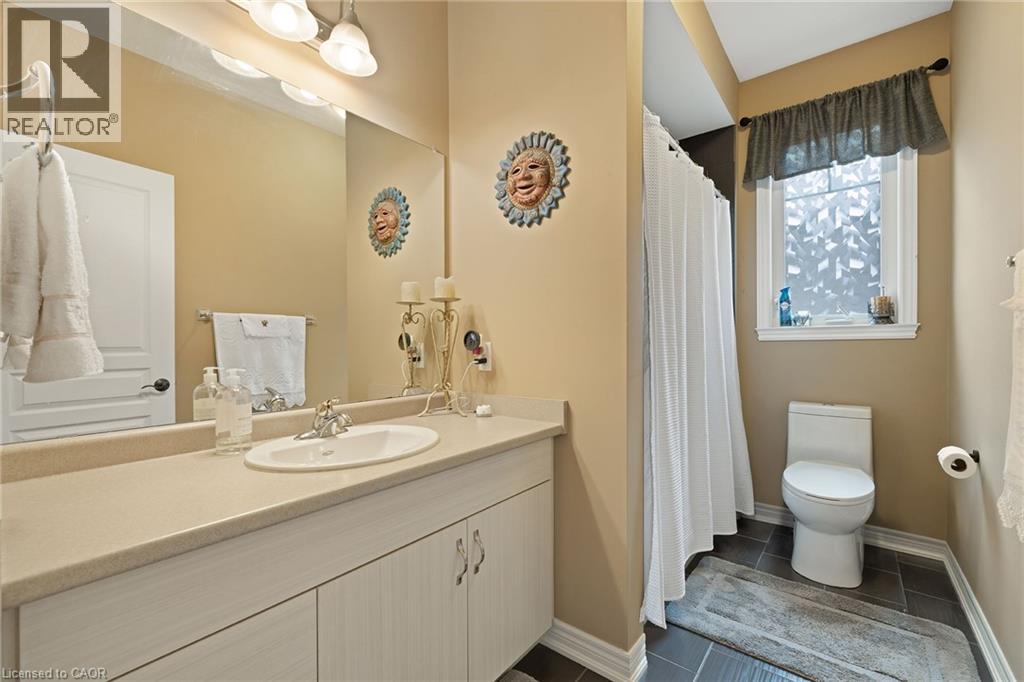 Photo 21 of 17 Manorwood Drive, Smithville ON