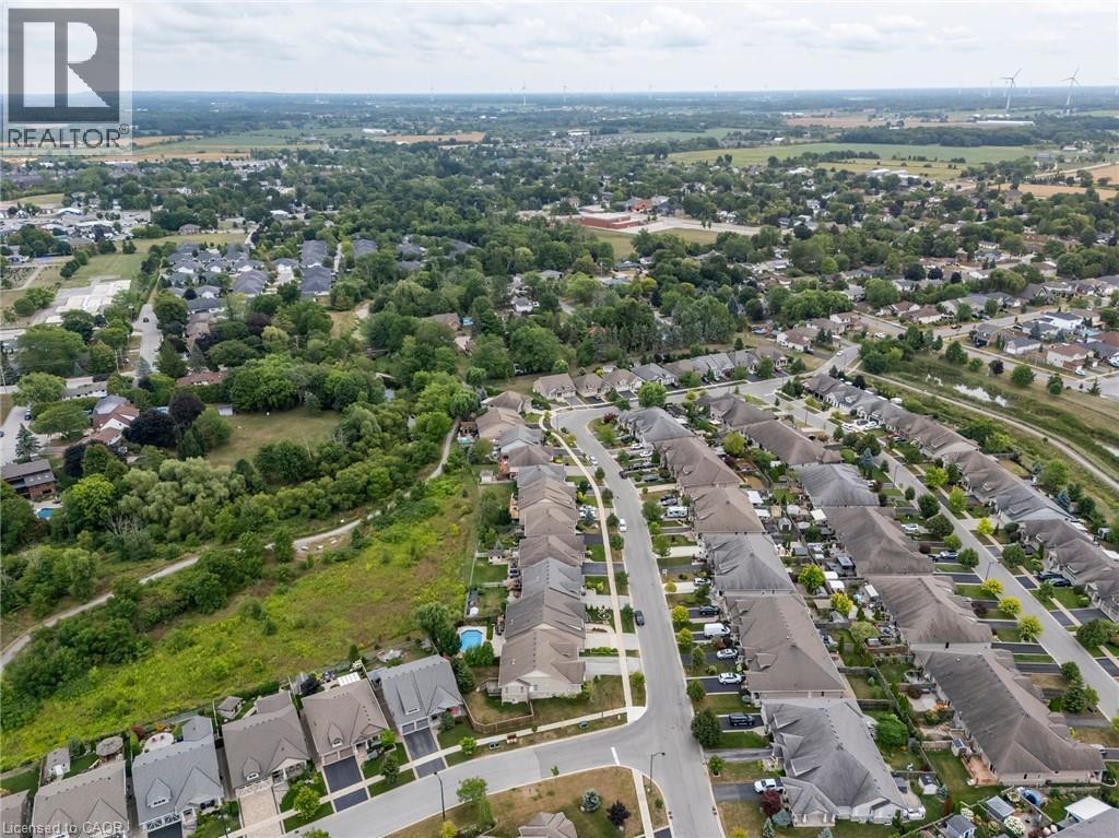 Photo 8 of 17 Manorwood Drive, Smithville ON