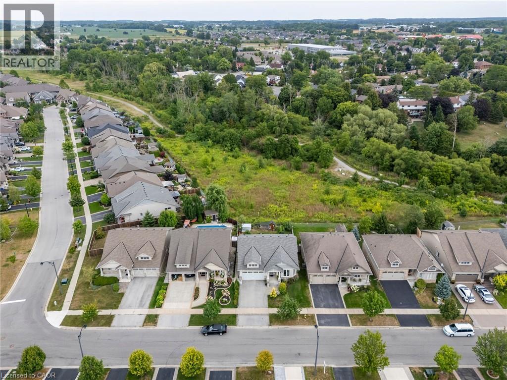 Photo 15 of 17 Manorwood Drive, Smithville ON