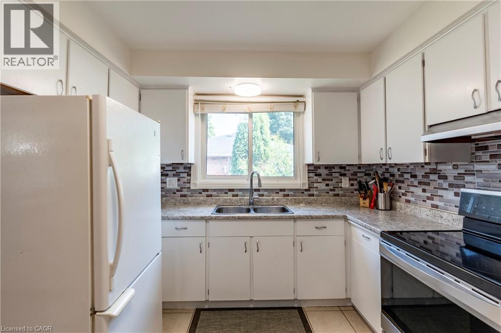 Photo 19 of 2 Lester Place, Cambridge ON