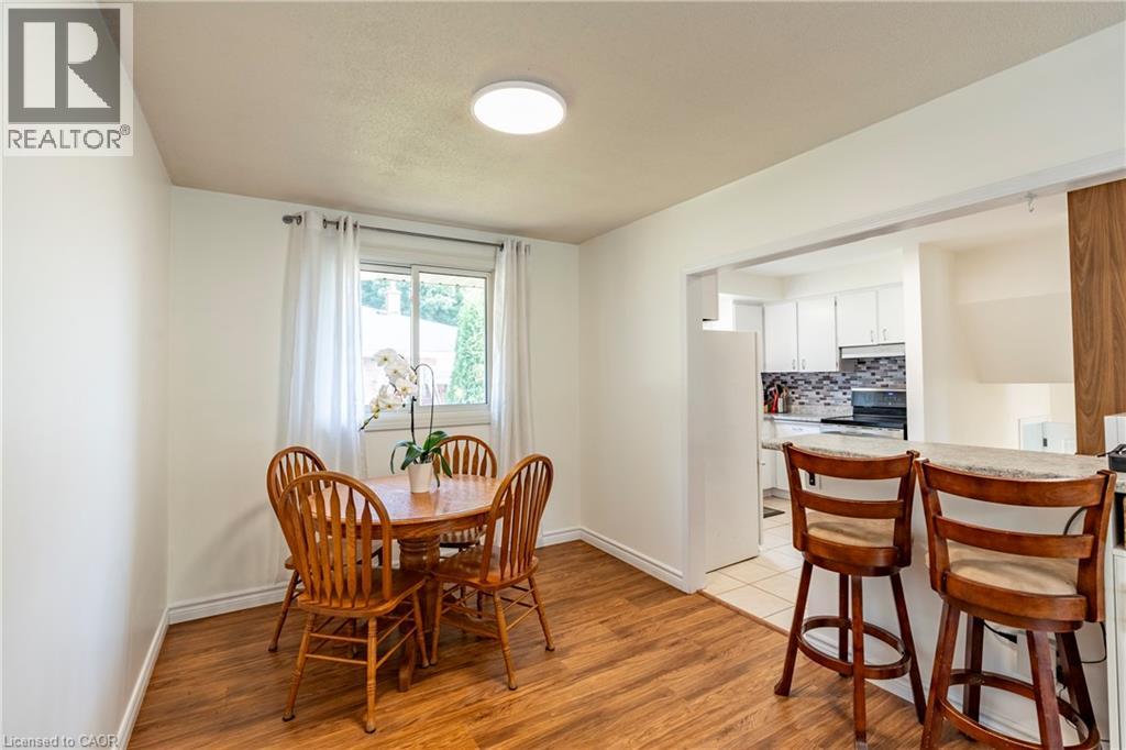 Photo 13 of 2 Lester Place, Cambridge ON