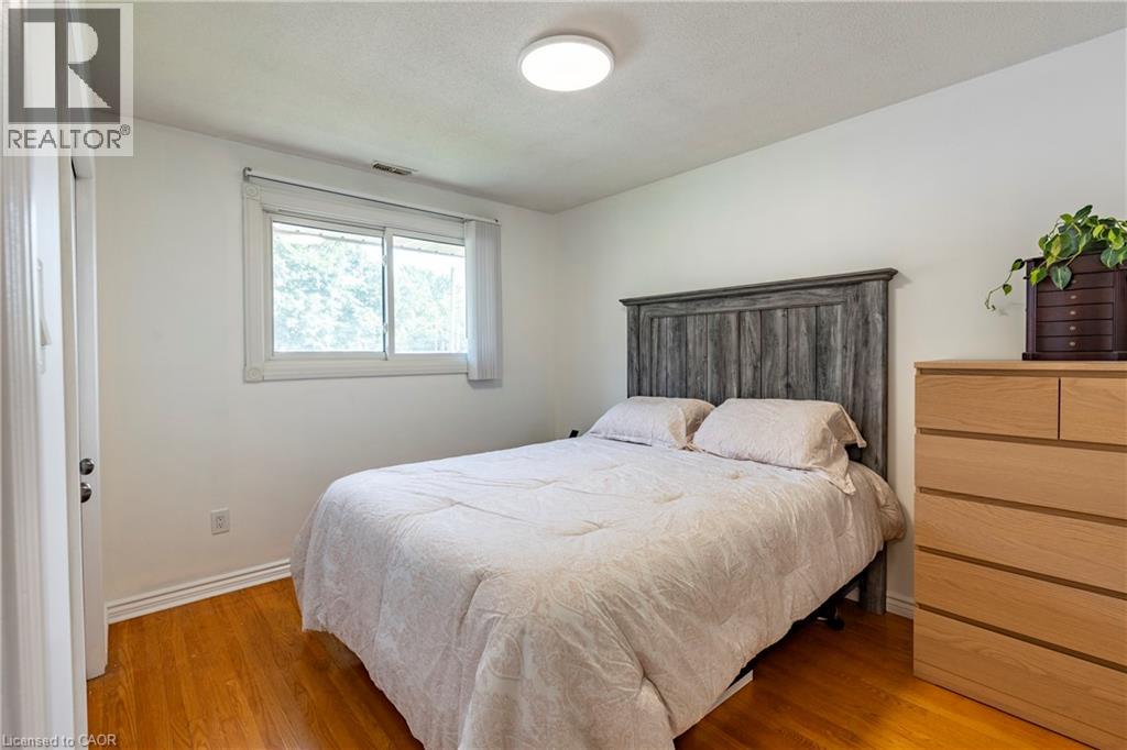 Photo 7 of 2 Lester Place, Cambridge ON