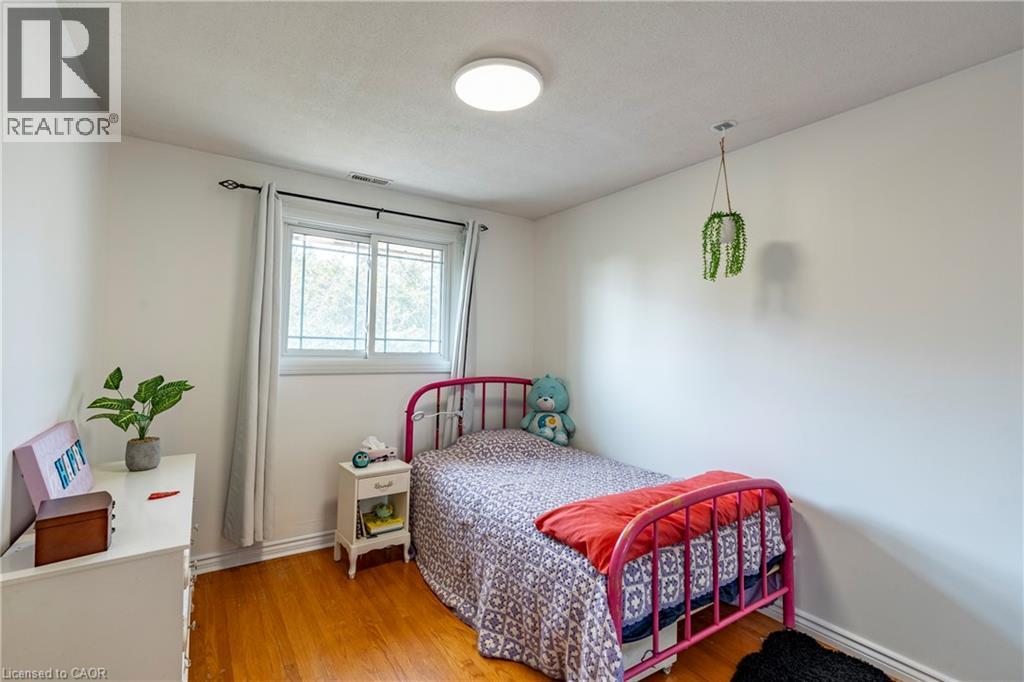 Photo 18 of 2 Lester Place, Cambridge ON