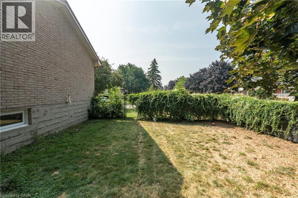 Photo 15 of 2 Lester Place, Cambridge ON