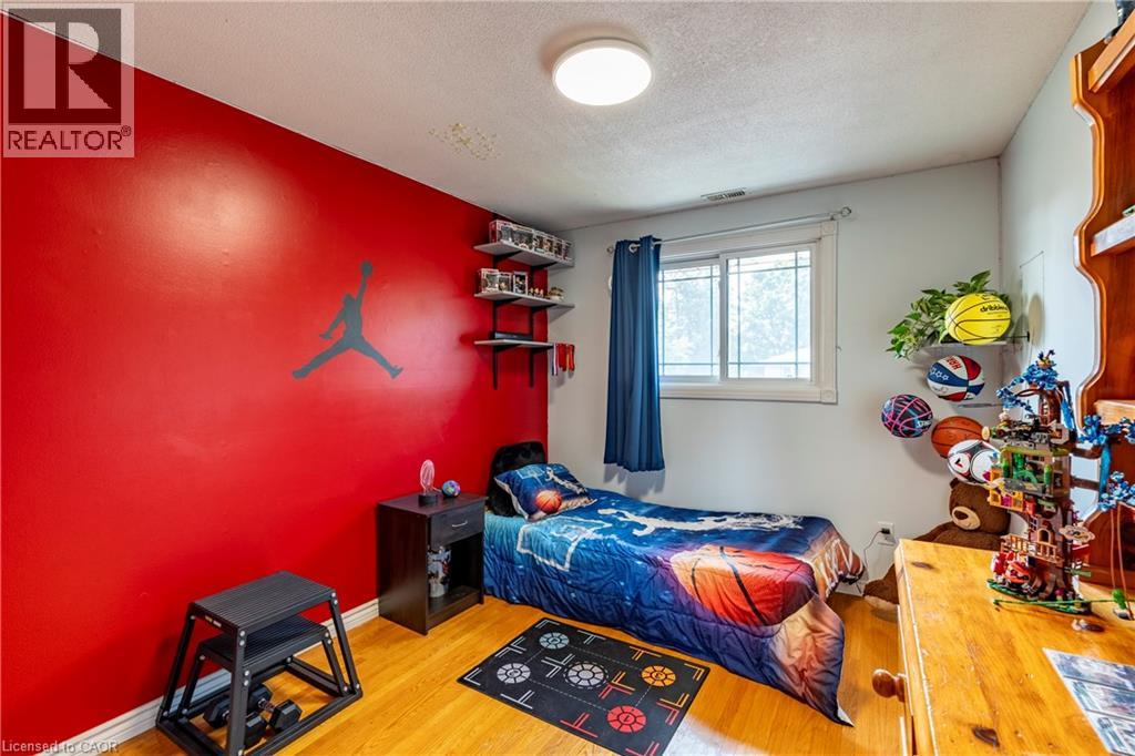 Photo 12 of 2 Lester Place, Cambridge ON