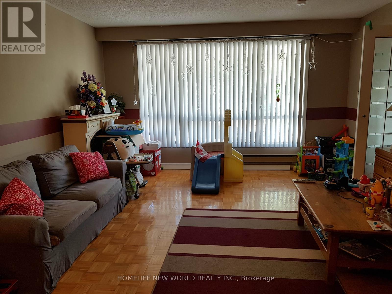 Photo 2 of Upper Level 44 Mentor Boulevard, Toronto ON