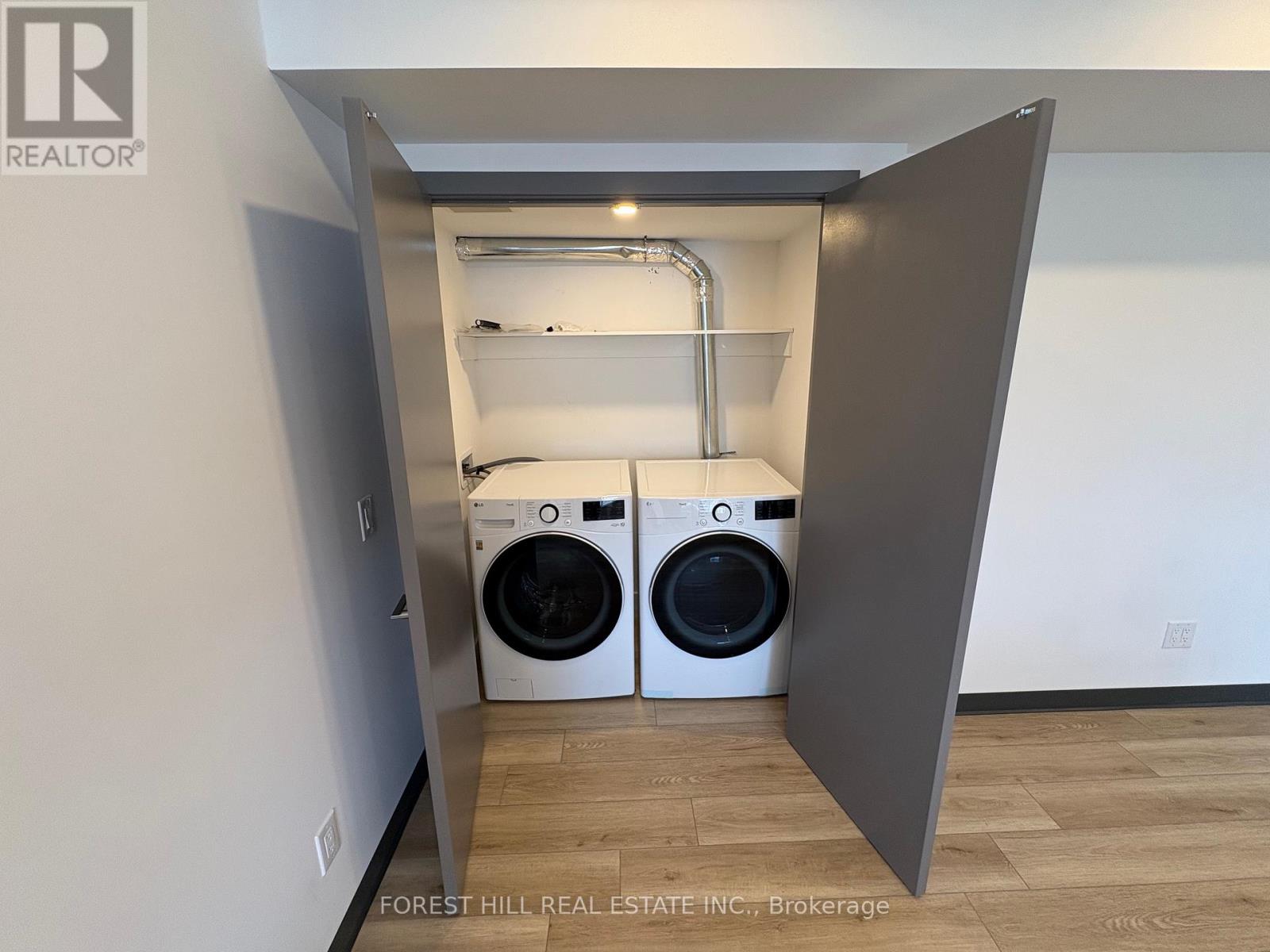 Photo 10 of 2 2879 Danforth Avenue, Toronto ON