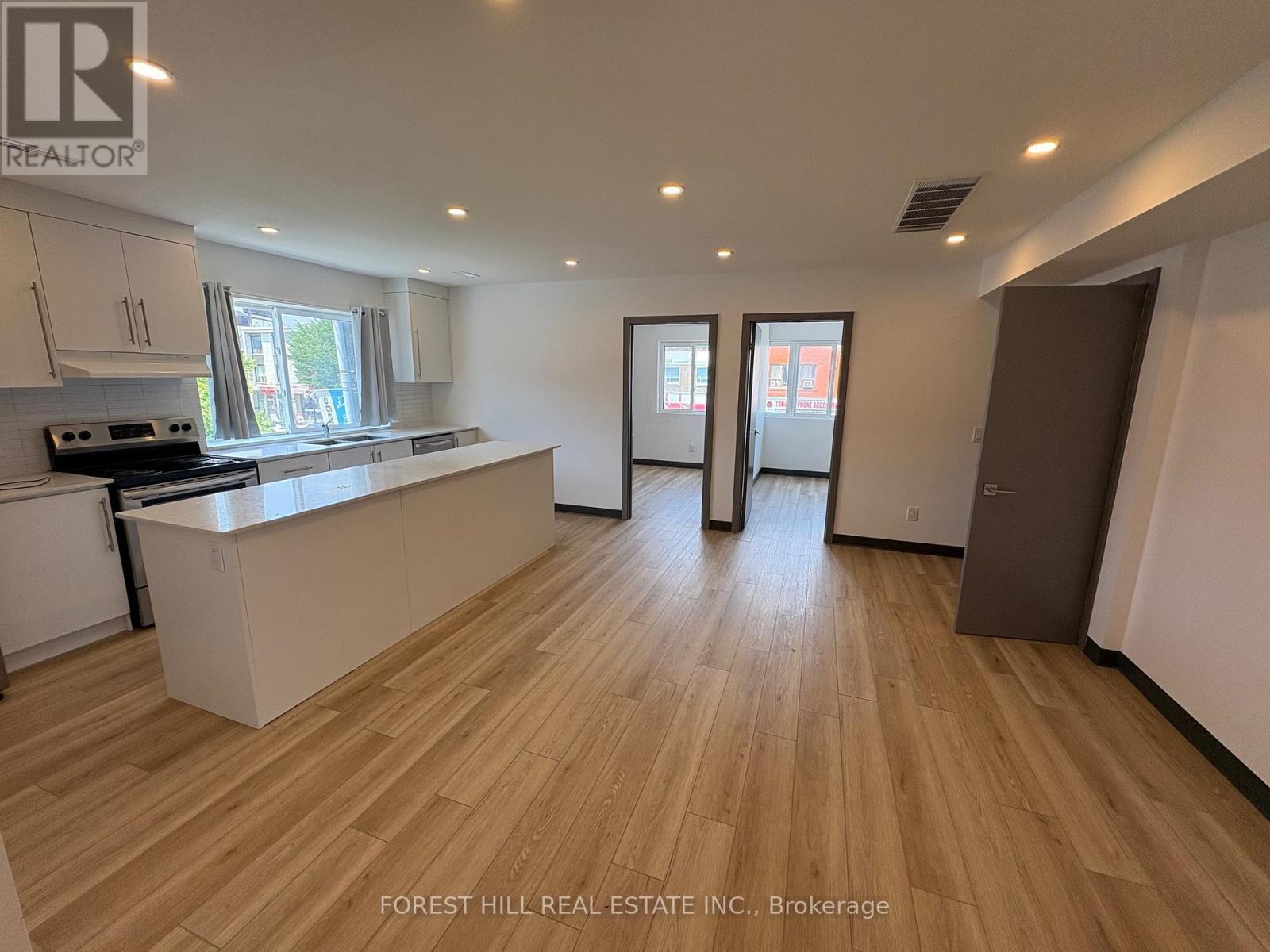 Photo 3 of 2 2879 Danforth Avenue, Toronto ON