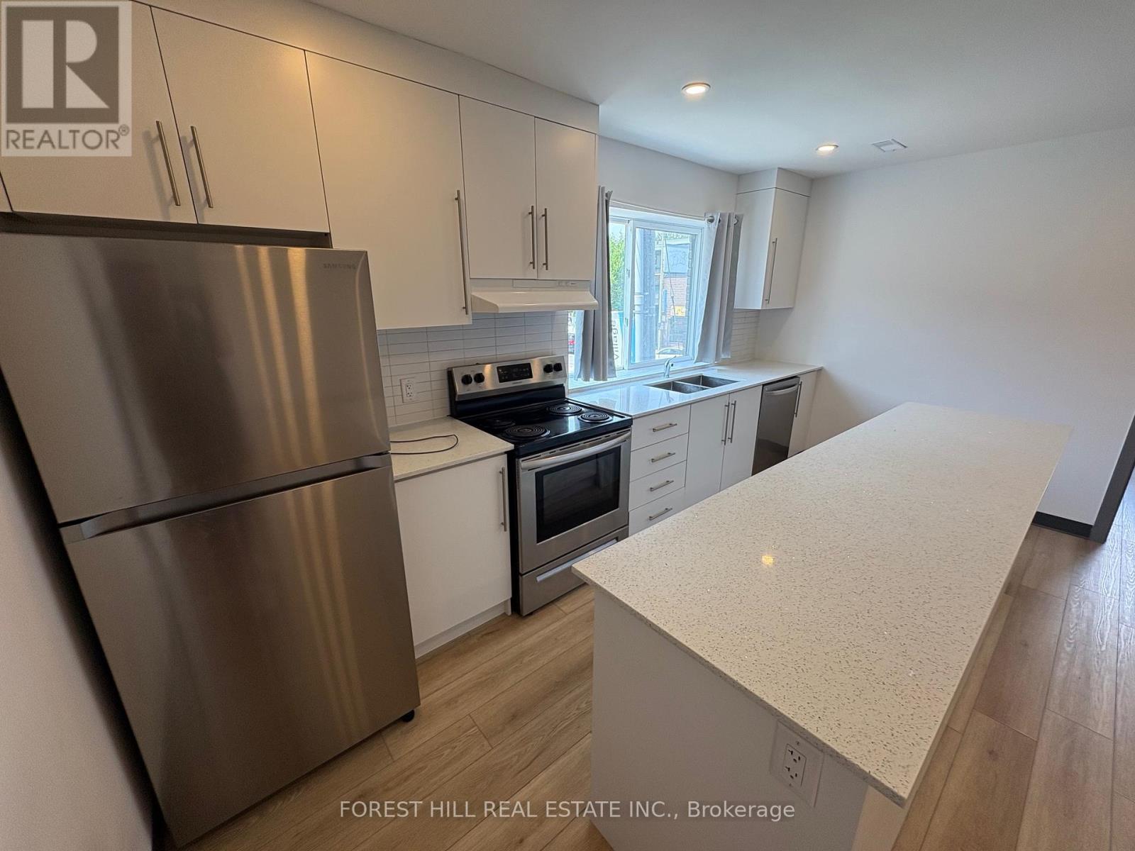 Photo 5 of 2 2879 Danforth Avenue, Toronto ON
