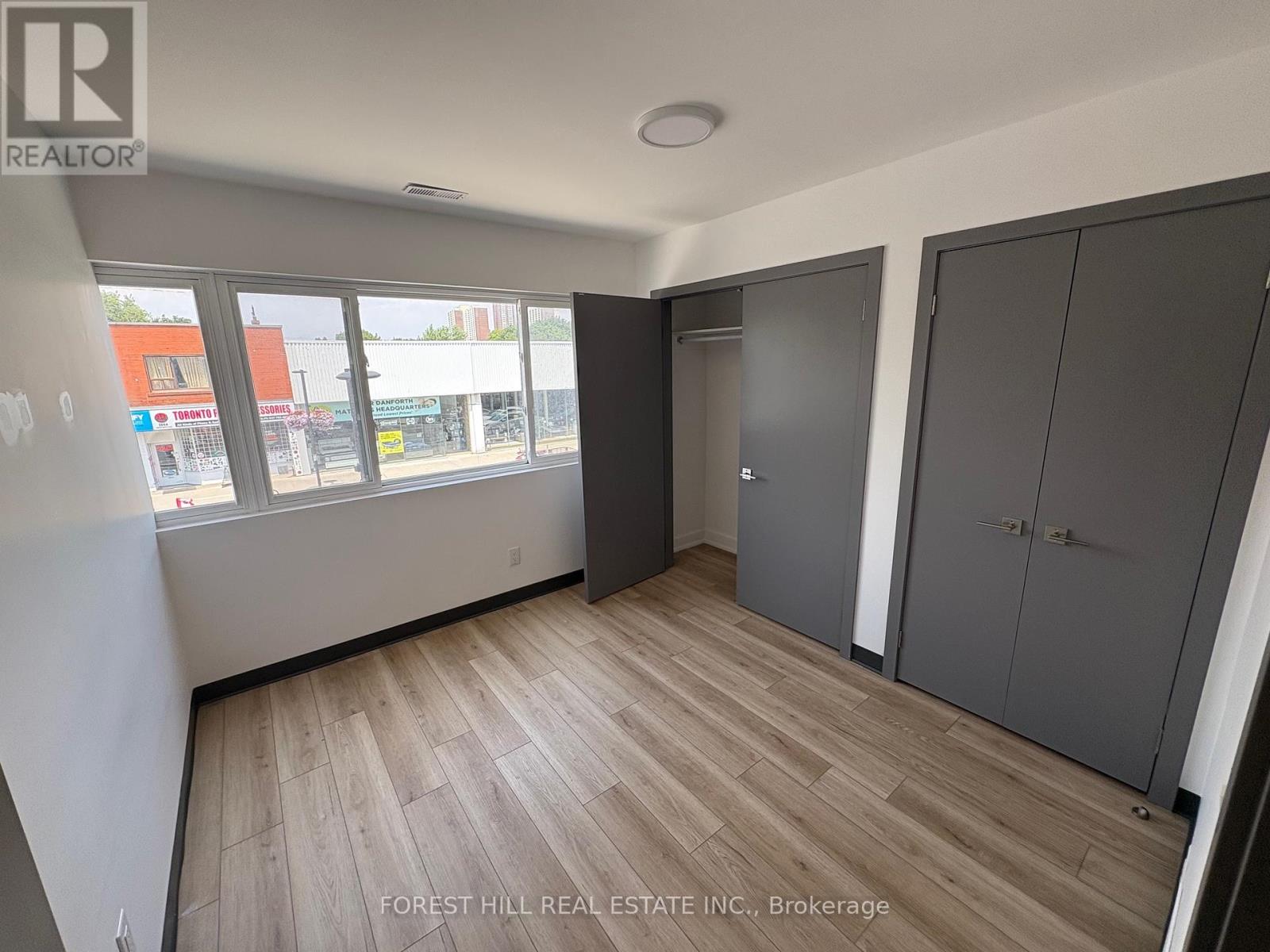 Photo 7 of 2 2879 Danforth Avenue, Toronto ON
