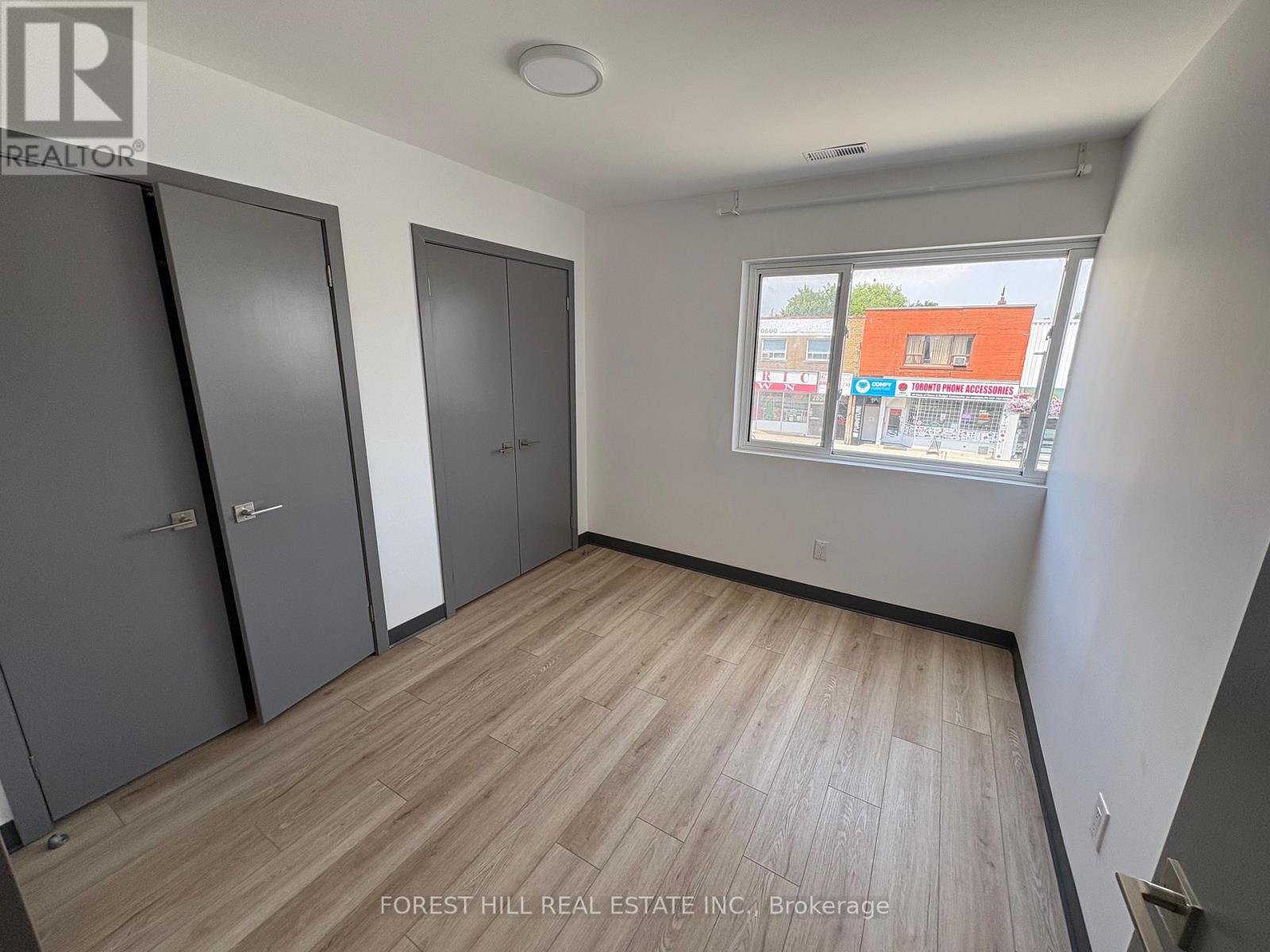Photo 8 of 2 2879 Danforth Avenue, Toronto ON