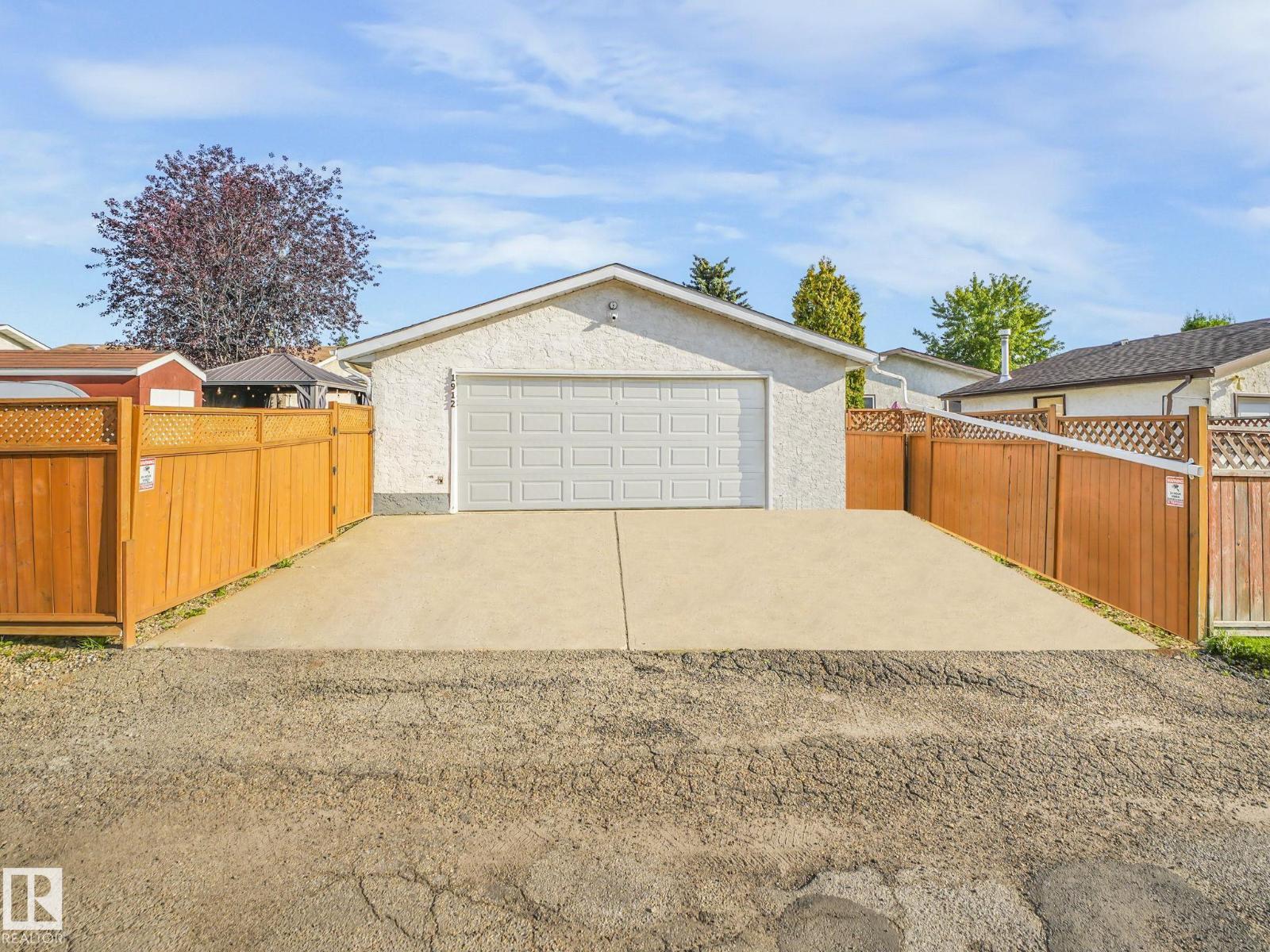 Photo 43 of 1912 Lakewood Rd S Nw, Edmonton AB