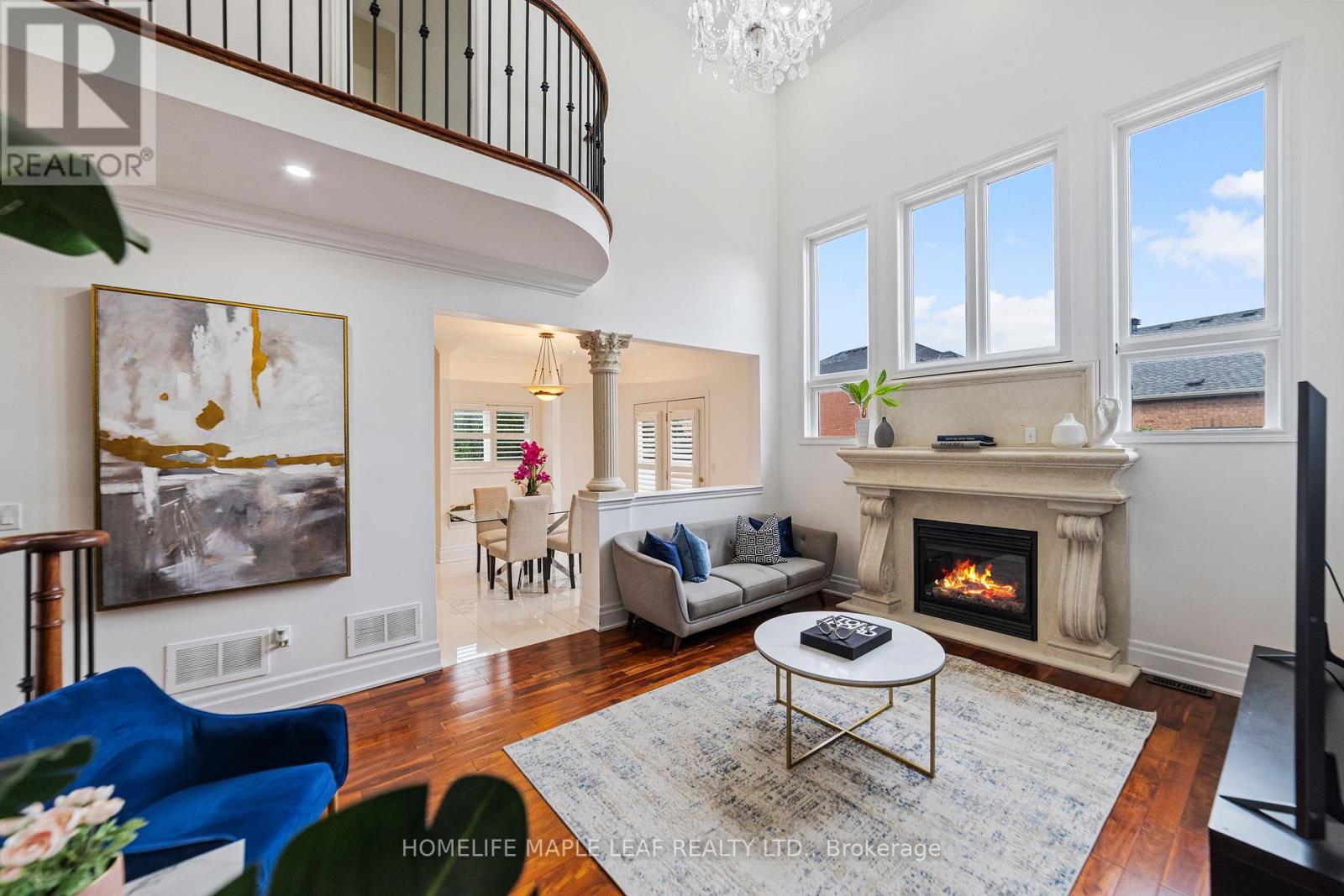 Photo 12 of 18 Regis Circle, Brampton ON