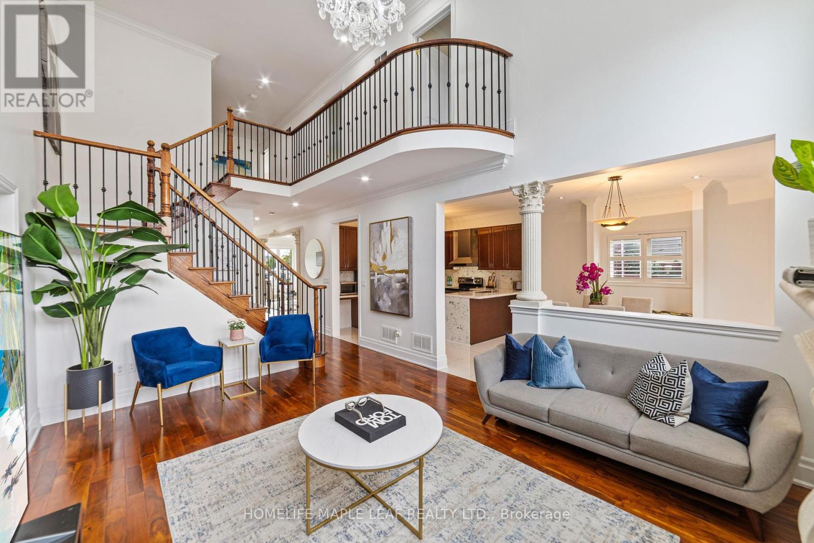 Photo 13 of 18 Regis Circle, Brampton ON